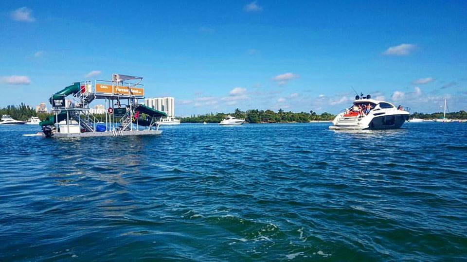 Водный праздник в Майами, водный атракцион - Tarzan Boat in Miami