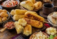 Best Sonso de Yuca Near Me: Bolivian Restaurants, Ordering Tips and What to Look For 48 Sonso de yuca near me served on a Bolivian food table with salteñas, cuñapé, salad and coffee