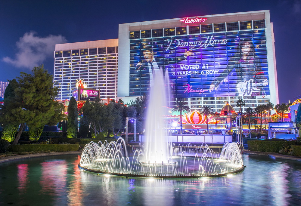 в Лас-Вегасе шикарный отель-казино «Фламинго», на протяжении нескольких десятков лет игровой бизнес города контролировался мафией.